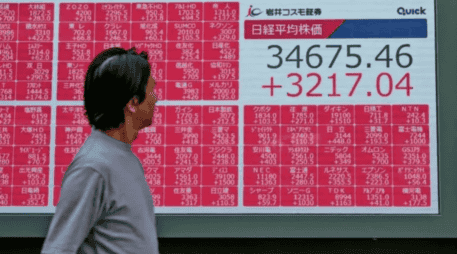 El alza en los precios del crudo es a raíz de la guerra en Oriente Medio. XINHUA