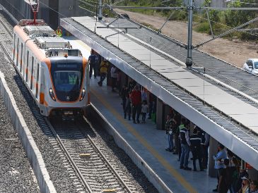 Hasta las 16:30 horas no se había informado sobre la restitución del servicio de esta línea del tren. EL INFORMADOR/A. NAVARRO