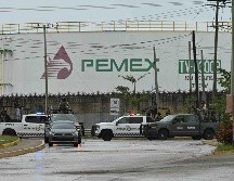 Elementos de Pemex, cuerpos de emergencia y fuerzas federales acudieron al lugar para atender la situación y realizar las maniobras necesarias para sofocar el incendio. SUN / ARCHIVO