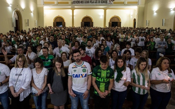 La catedral de Santo Antonio quedó abarrotada para realizar una misa en homenaje a todas las víctimas. AFP/N. Almeida