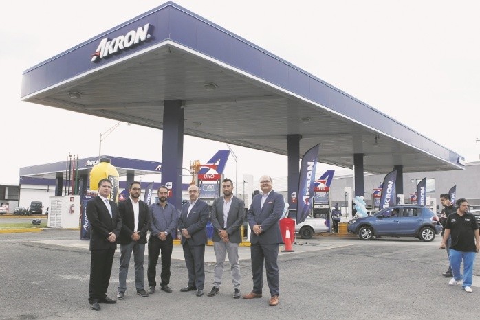 INAUGURACION DE UNA GASOLINERA DE LA MARCA AKRON, UBICADA EN PERIFERICO SUR. COMERCIAL EN LA FOTO OSCAR MARISCAL, GERENTE REGIONAL;  RICARDO NUÑEZ, GERENTE DE FRANQUICIAS; SERGIO GONZALEZ, GASOLINERO; JOSE RAMON GONZALEZ OJEDA, GASOLINERO; ALBERTO RAMON GONZALEZ, GERENTE; JOEL CORONA, DIRECTOR GENERAL AKRON. 16 DE OCTUBRE DE 2018 SUP GAS ACM002 akron-6-20181018-Jor