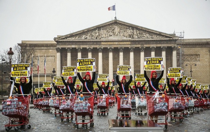 Paris (France), 08/03/2020.- Members of 'La Manif pour Tous' (Protest for All) dressed in costumes of the French national symbol 'Marianne' hold posters reading 'I am not for rent' in front of the French National Assembly to protest against medically assisted procreation PMA and surrogate motherhood GPA, in Paris on 08 March 2020. A new bill for single women's and lesbian couples' access to in-vitro fertilization and related procedures will be discussed at French Parliament. (Protestas, Lanzamiento de disco, Francia) EFE/EPA/CHRISTOPHE PETIT TESSON Demonstration against GPA and PMA for the International Women Day in Paris