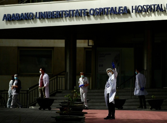 Health services staff members protest outside the Txagorritxu hospital demanding more protection equipment, after a Spanish nurse died Thursday from coronavirus COVID-19 in a hospital, in Vitoria, northern Spain, Friday March 20, 2020. Spain will mobilise 200 billion euros for workers and vulnerable citizens, Prime Minister Pedro Sanchez announced Tuesday. For many people the coronavirus causes mild or moderate symptoms, but for some it causes more severe illness, especially in older adults and people with existing health problems. (AP Photo/Alvaro Barrientos) APTOPIX Virus Outbreak Spain