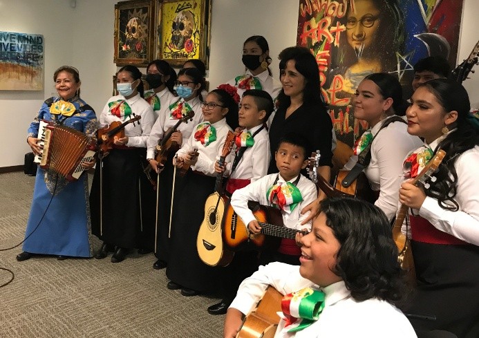 Julieta Venegas en el Consulado Gneral de México en Miami. EFE/ A. Mengotti