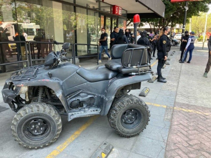 Cuatrimoto se vuelca en Chapultepec