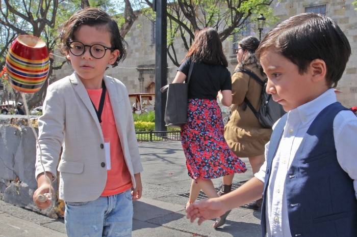 Miguel Castillo, de tres años, contó que ama los dinosaurios y se divirtió con un balero. EL INFORMADOR/ A. CAMACHO