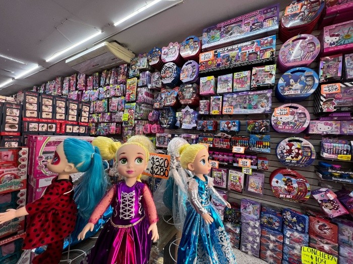 Comerciantes ven aumento de hasta 30% en el precio de los juguetes. EL INFORMADOR/ ARTURO NAVARRO