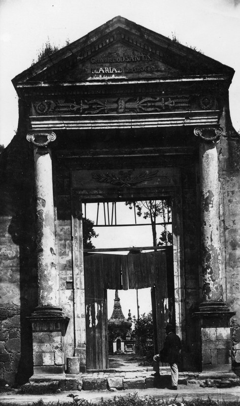 &nbsp;Entrada al Panteón de los Ángeles hoy Antigua Central Camionera en Guadalajara, Jalisco. EL INFORMADOR/ARCHIVO