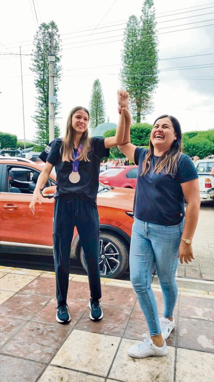 El triunfo de Paola en Asunción es el orgullo de todo un municipio.  Foto: Francisco Vázquez