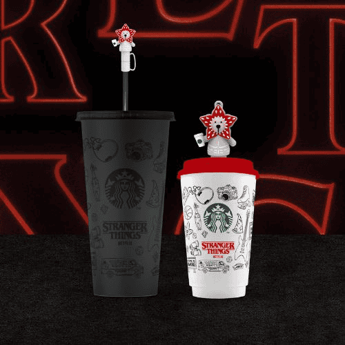 Los vasos conmemorativos de Starbucks presentan detalles únicos de Stranger Things, desde la estética ochentera hasta referencias directas a Hawkins. STARBUCKS/ESPECIAL 